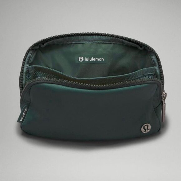 Lululemon Athletic Everywhere Belt Bag 1L NWT Medium Forest / Dark Forest - Picture 5 of 6